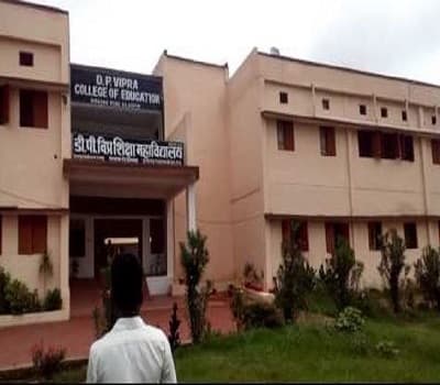 D.P. Vipra Law College Bilaspur Academic Building photo 1